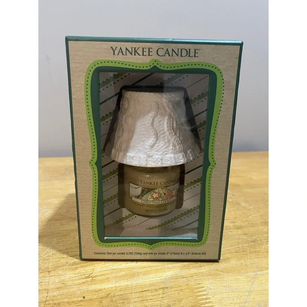 Yankee Candle Christmas Cookie Jar Candle w/sweater Ivory Design Shade‎ 3.7 oz